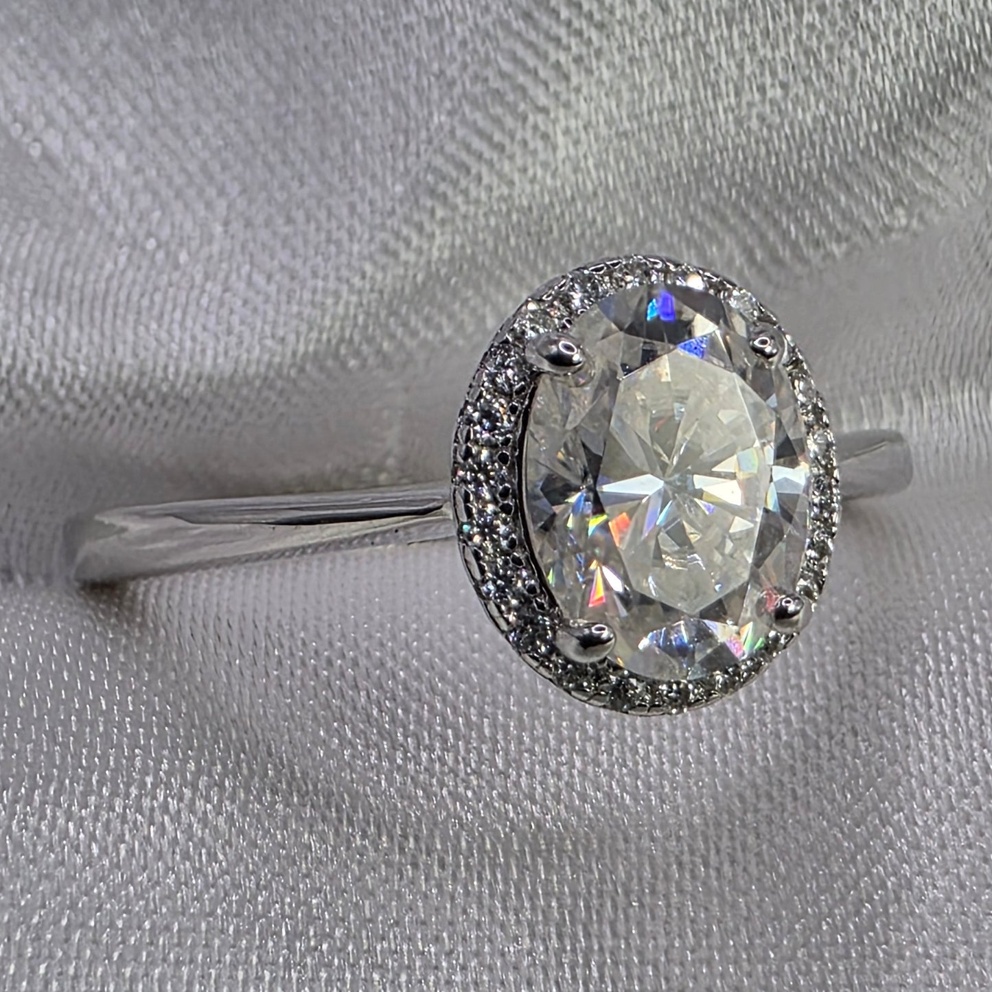 1.61 Ctw Oval moissante w Halo, size 8.0