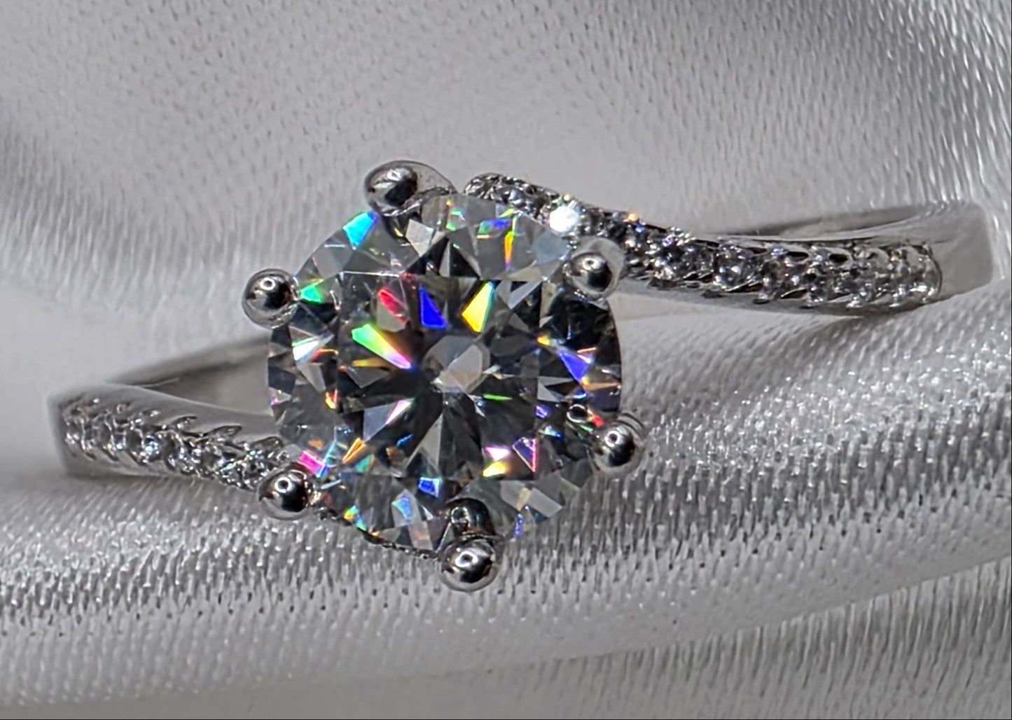 1 Ctw Moissanite, twisted band. size 7.75