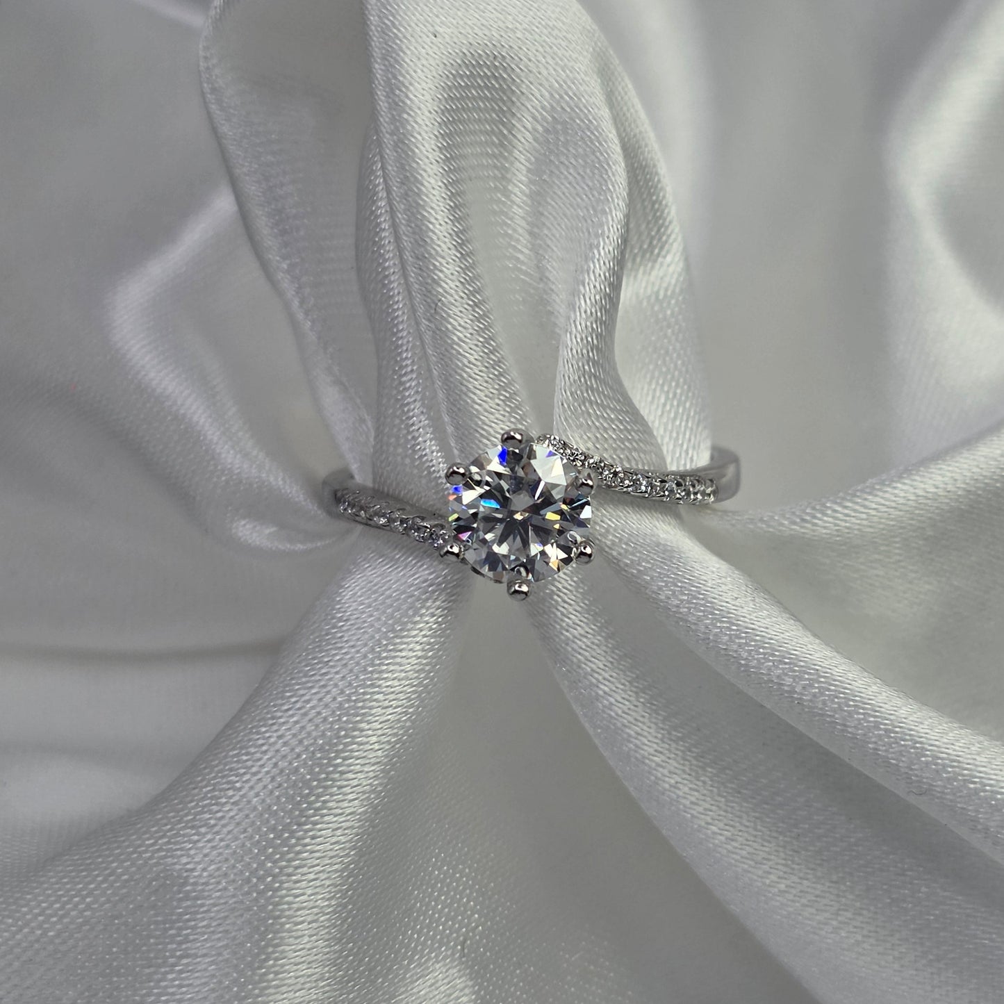 1 Ctw Moissanite, twisted band. size 7.75