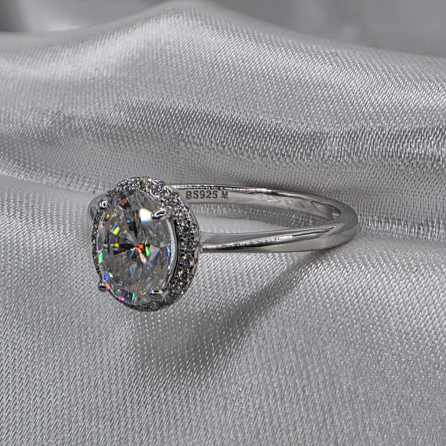1.61 Ctw Oval moissante  w Halo, size 8.0