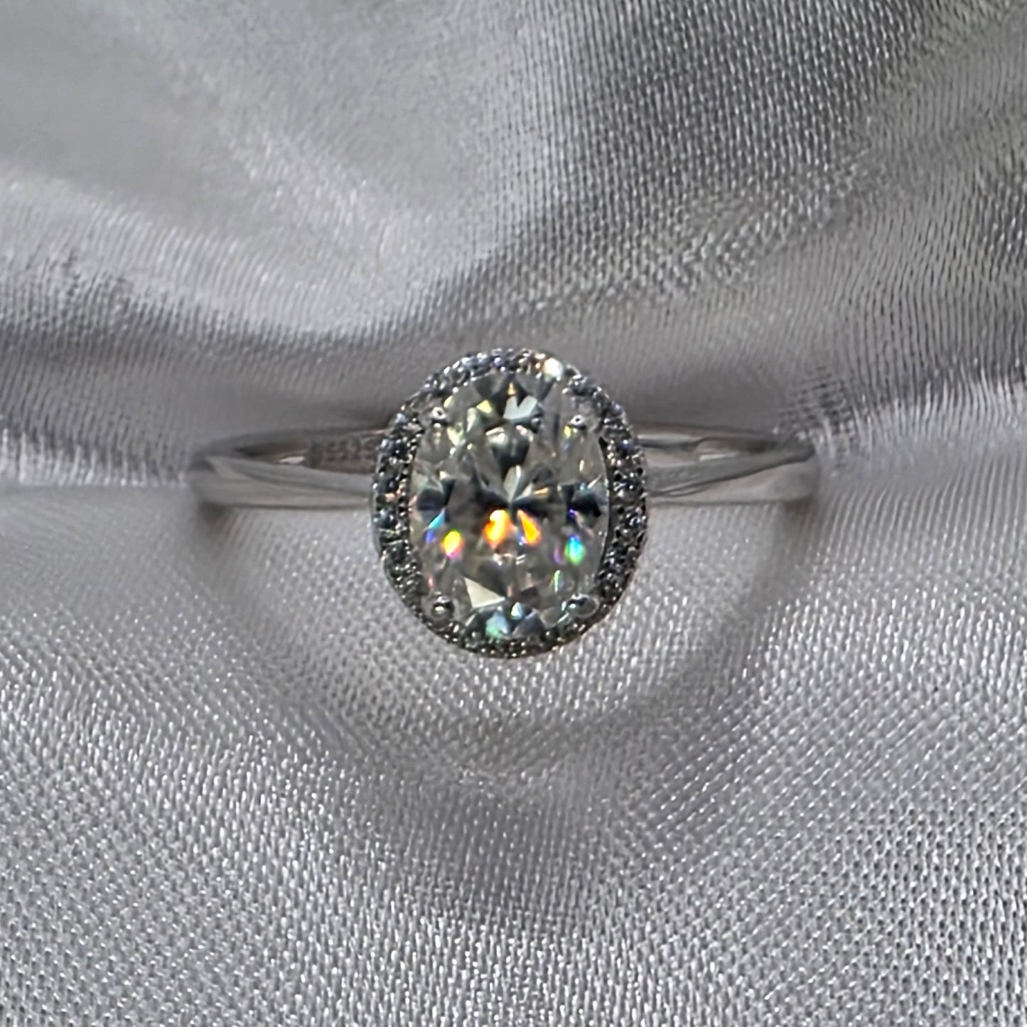 1.61 Ctw Oval moissante  w Halo, size 8.0