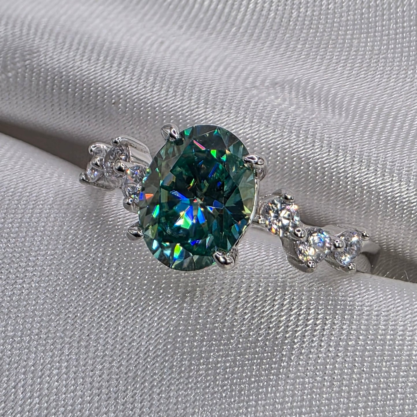 2 Ctw Oval Green Moissanite, 18K, size 7.75
