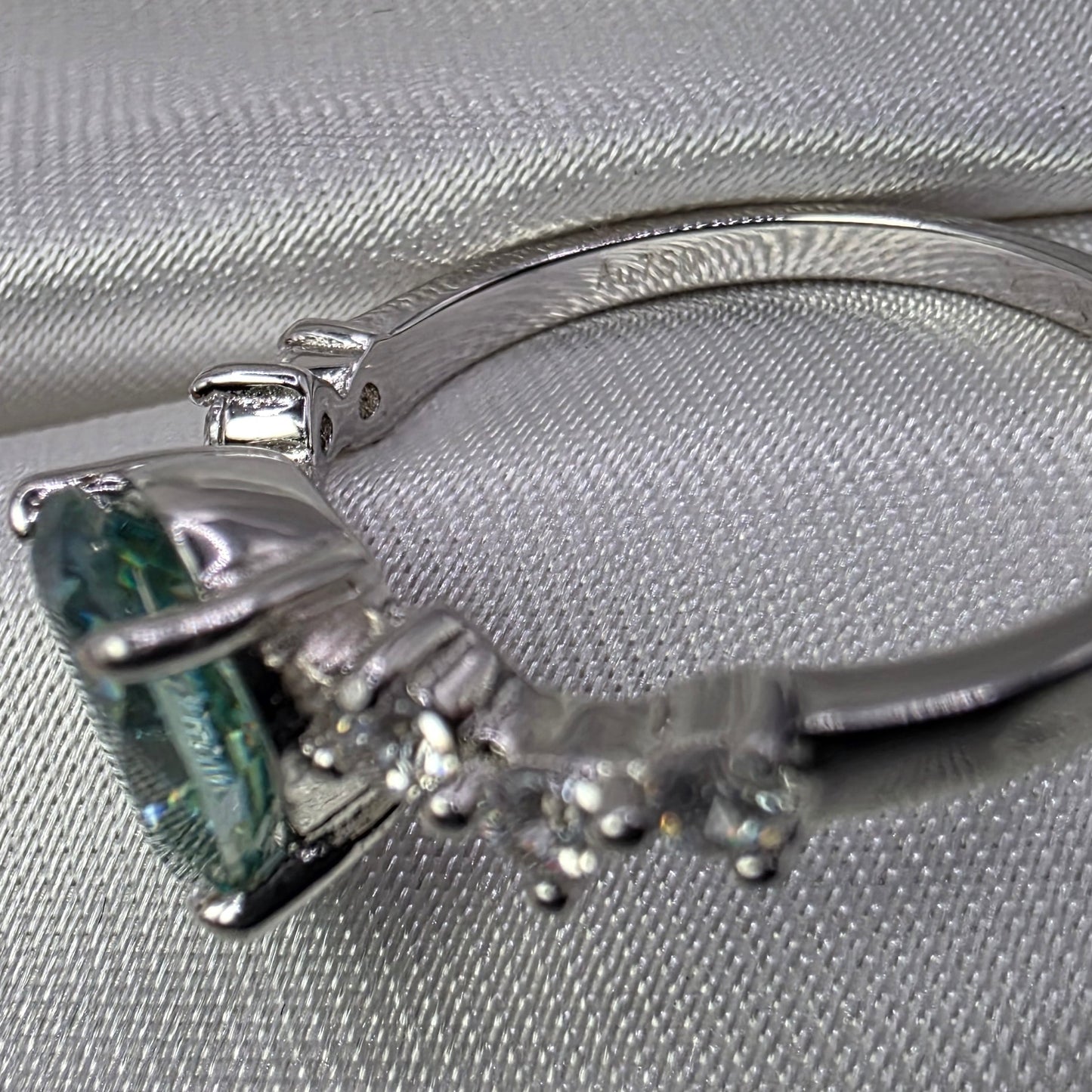 2 Ctw Oval Green Moissanite, 18K, size 7.75
