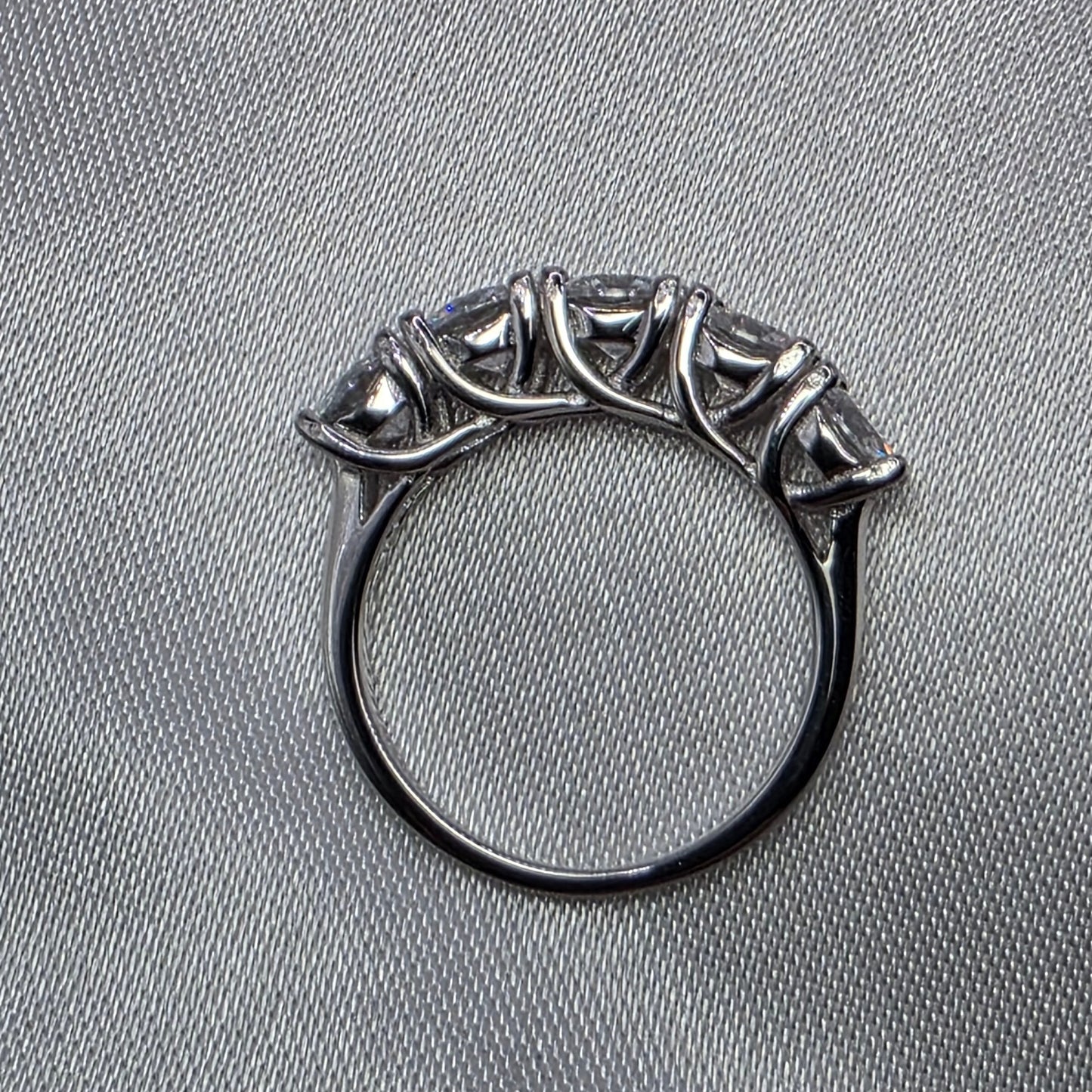 3 Ctw 5 stone, size 6.0