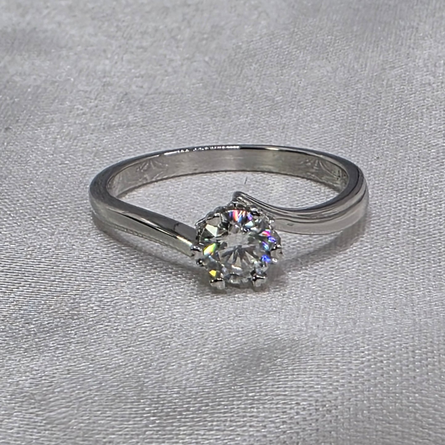 0.5 ctw round solitare, 18K size 6.75