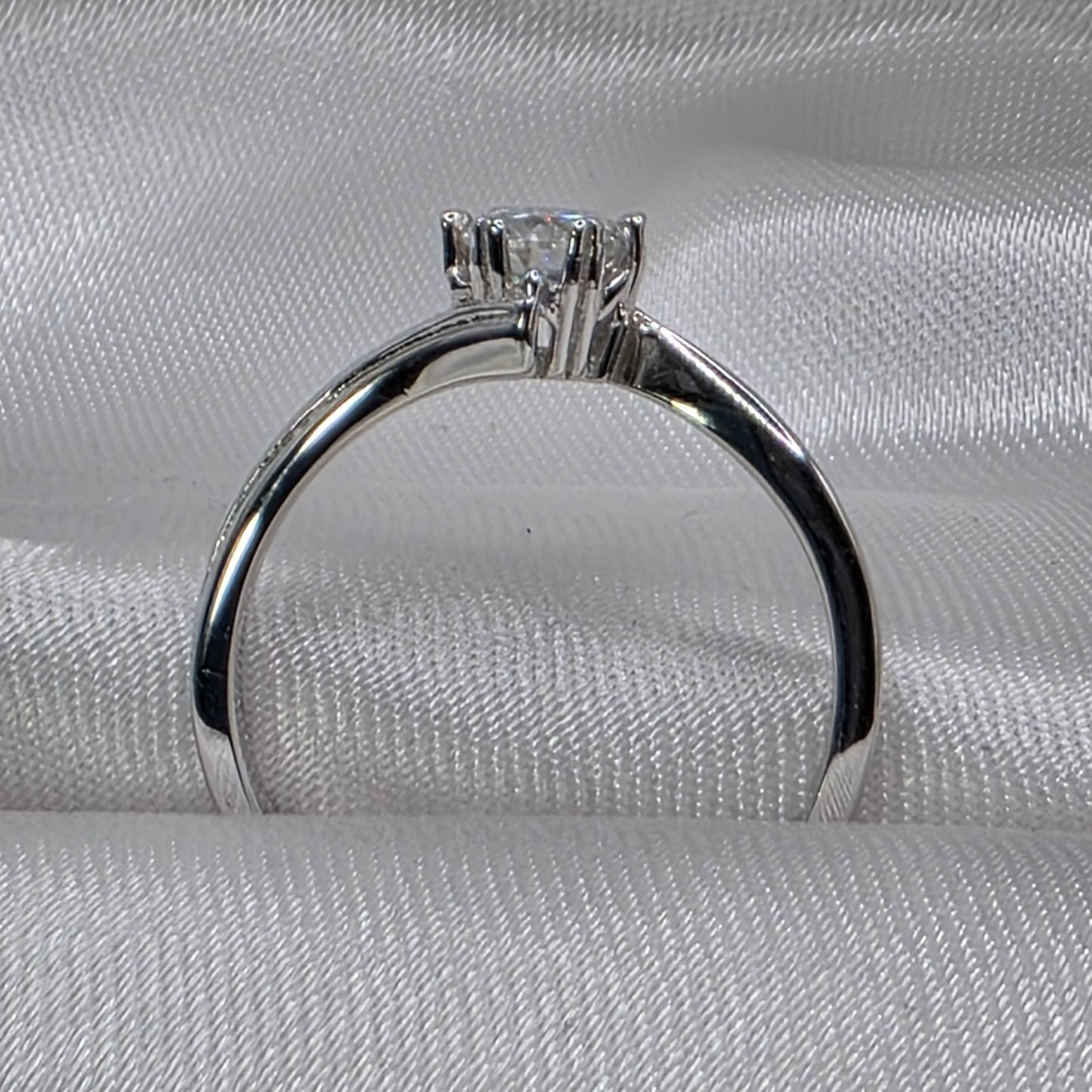 0.5 ctw round solitare, 18K size 6.75