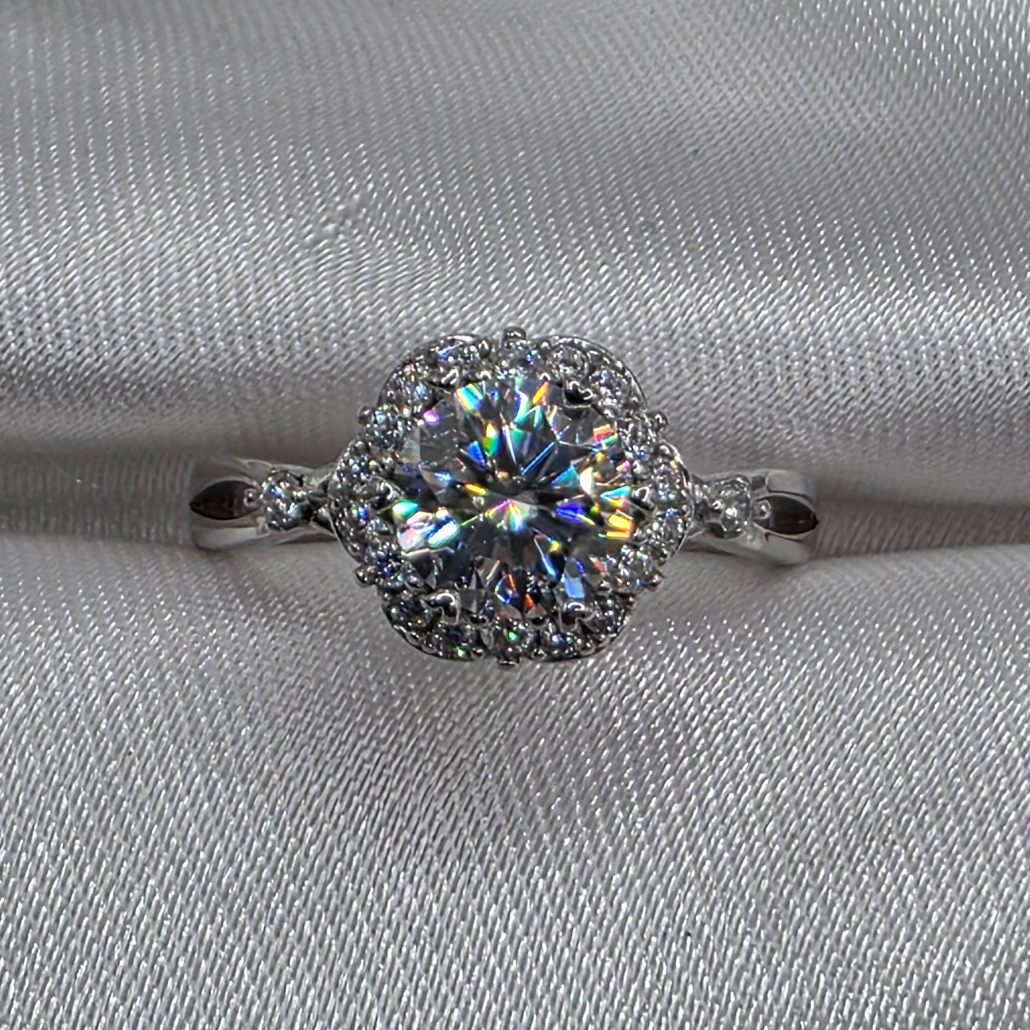 2 ctw Raised halo setting, 18k size 6.5