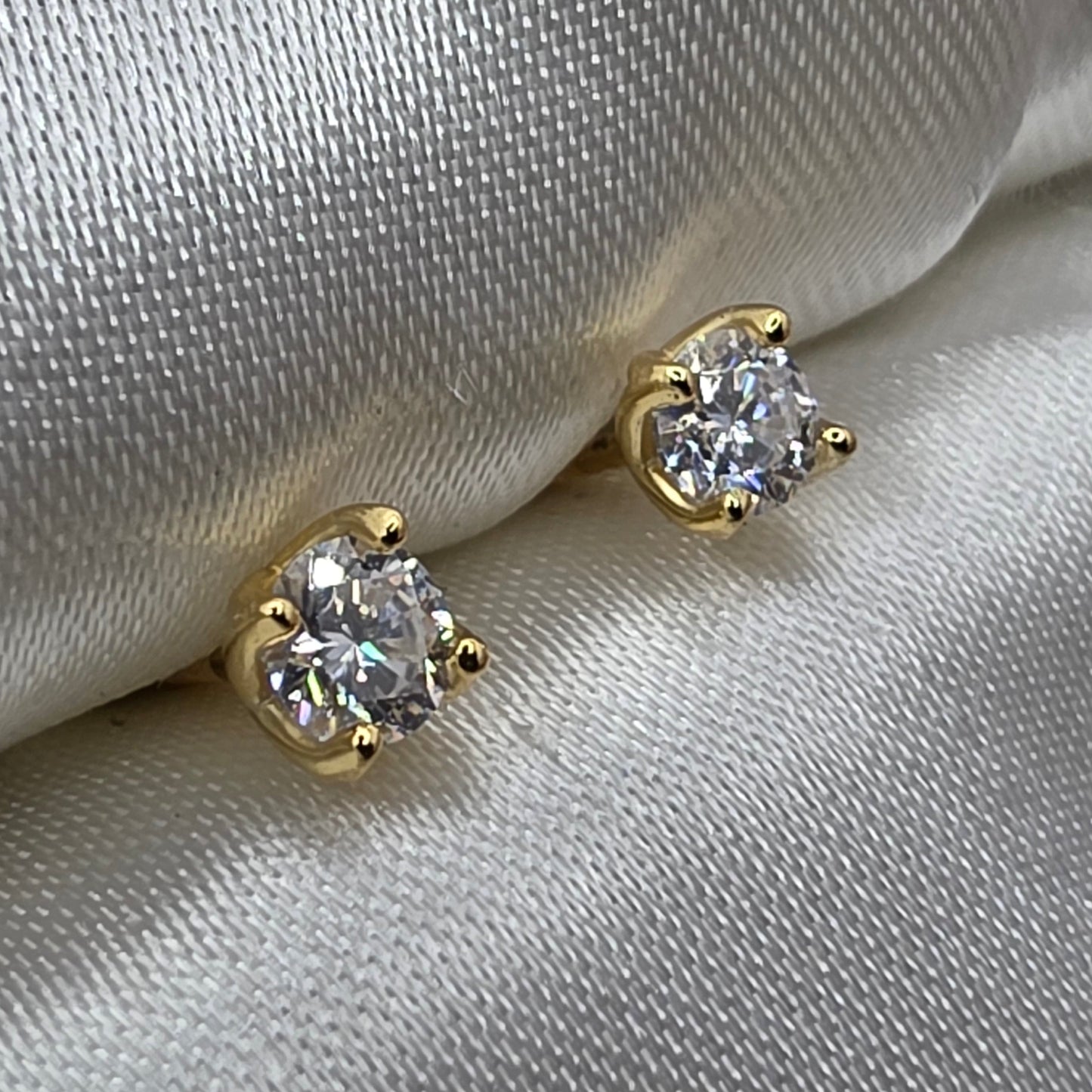 0.5 ctw yellow gold Moissanite SB