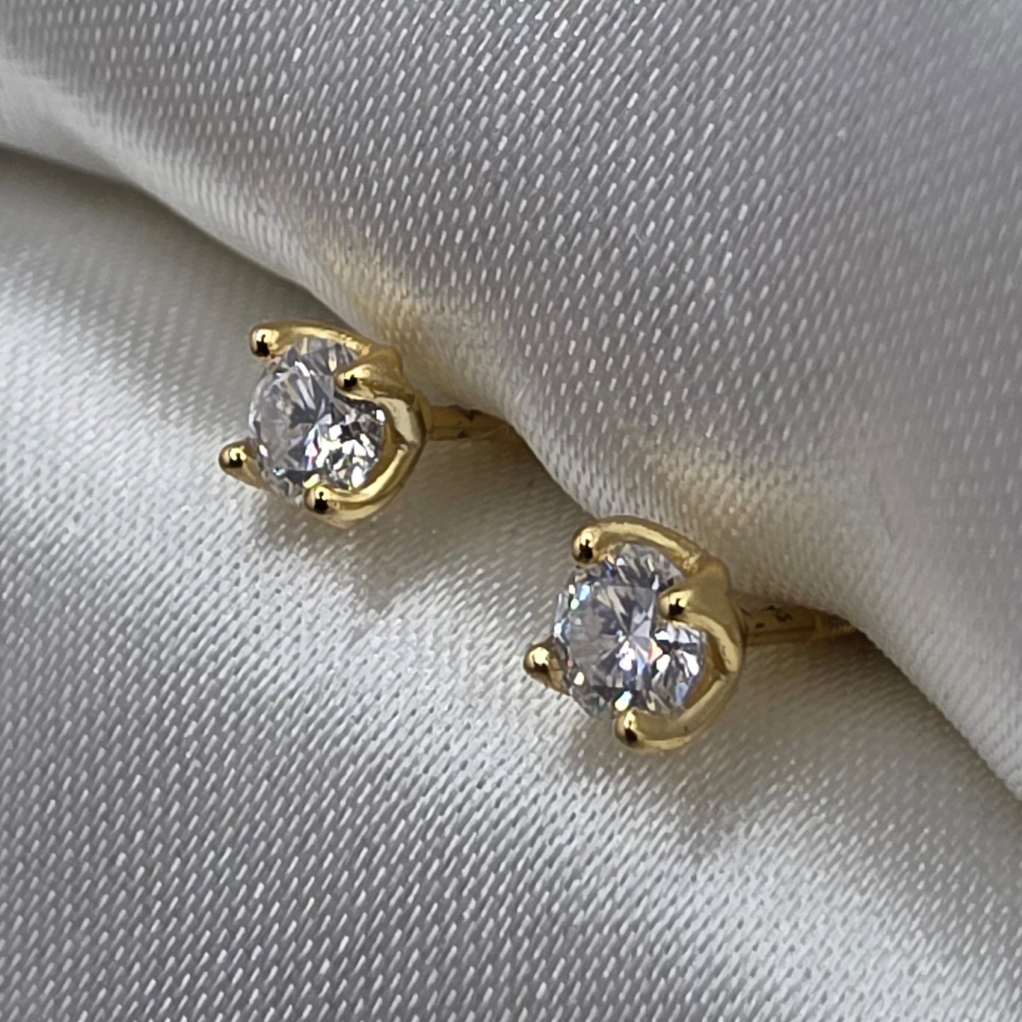0.5 ctw yellow gold Moissanite SB