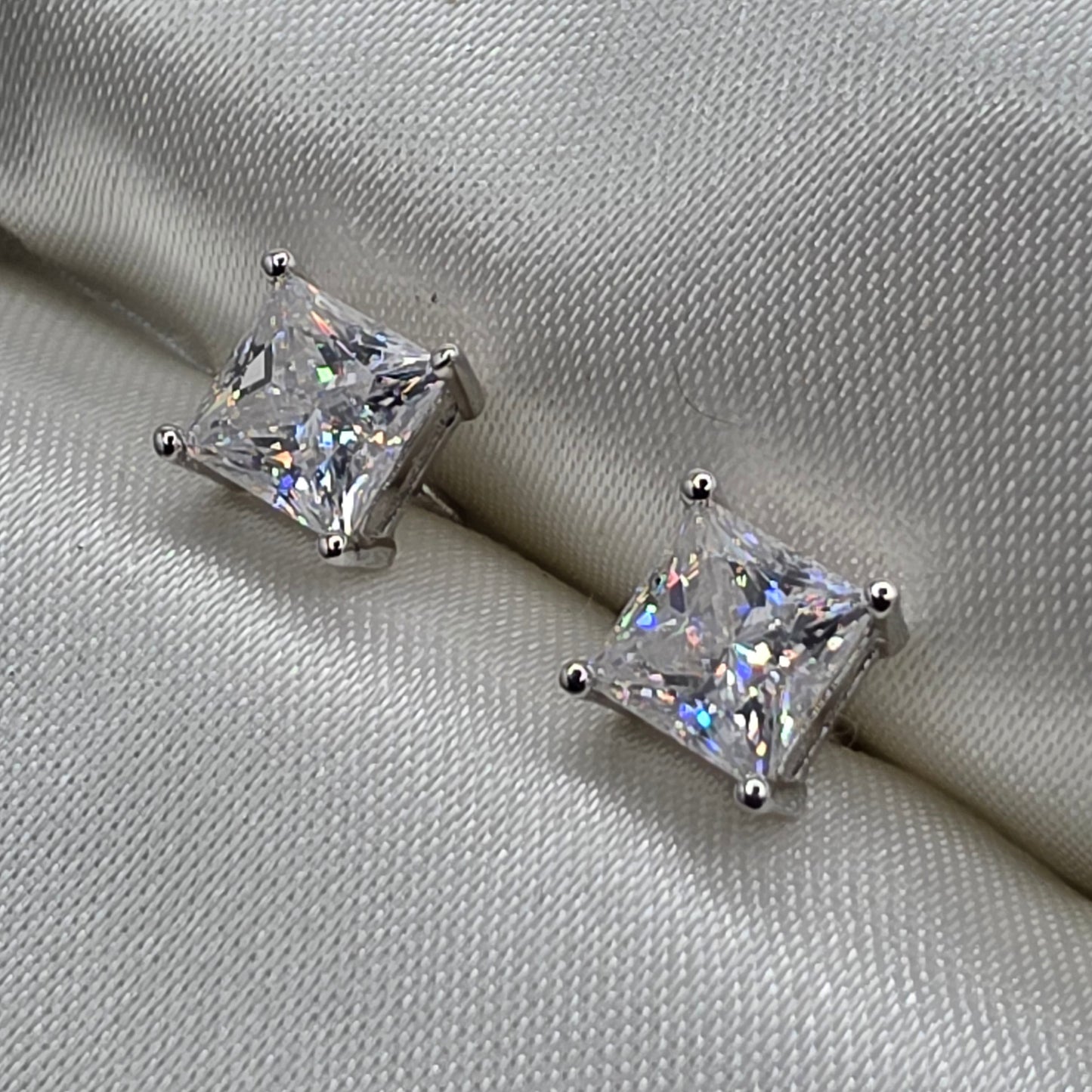 2.5 Ctw Princess cut Moissante