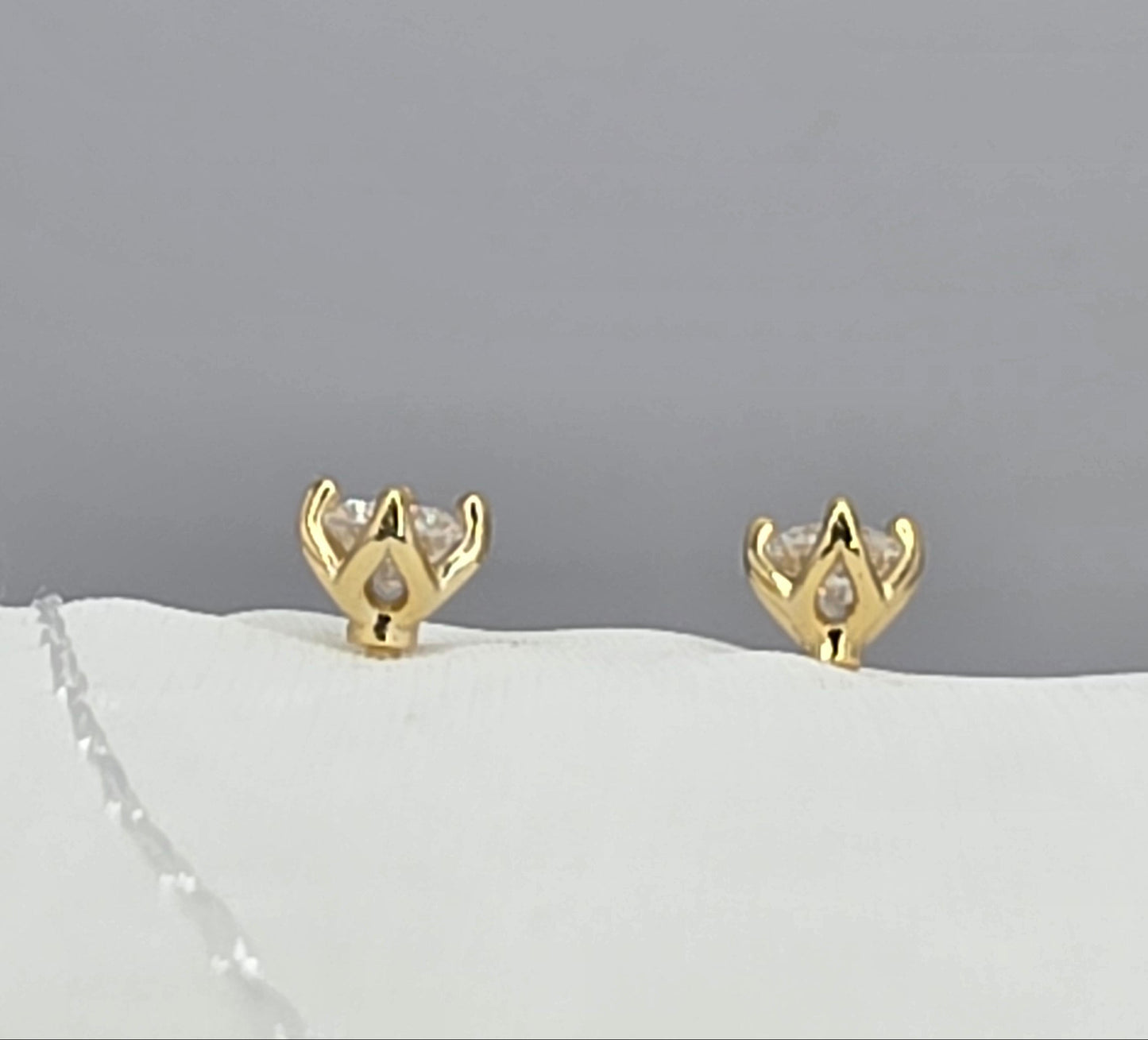 0.5 ctw yellow gold Moissanite SB