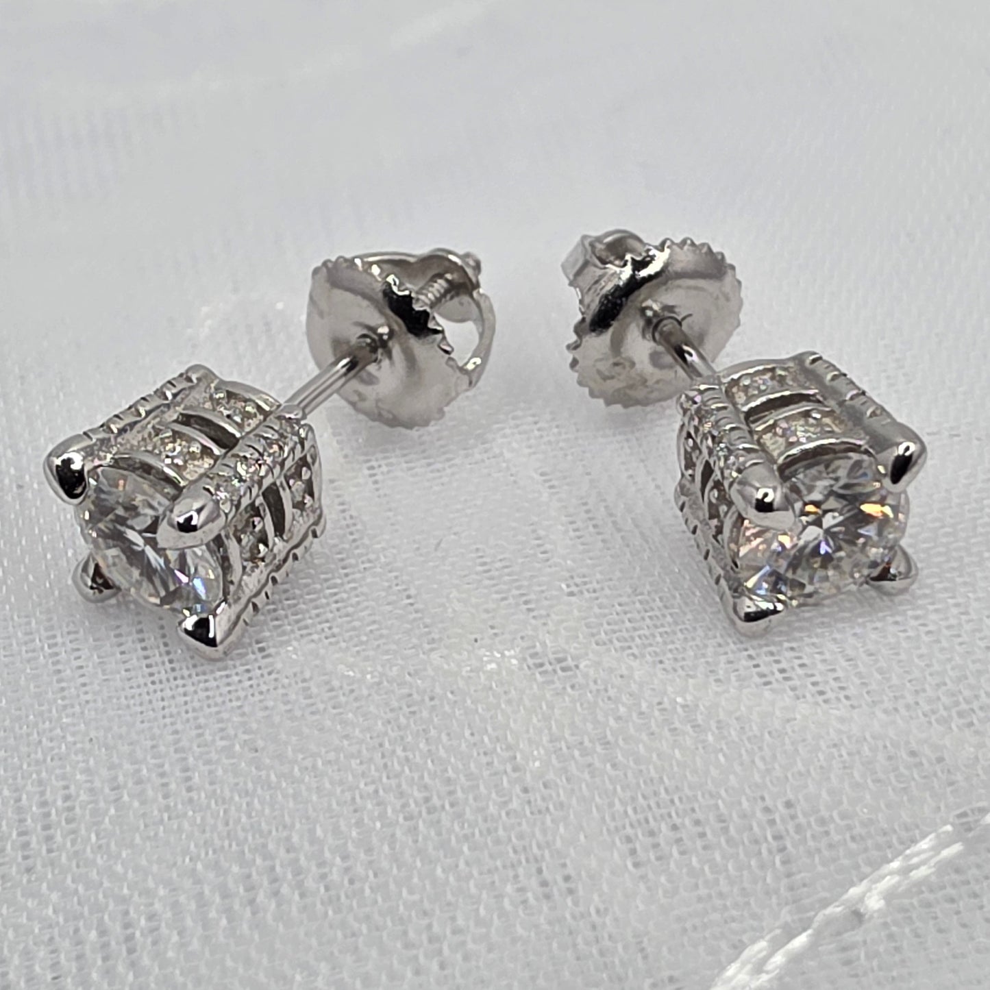 0.5 Ctw High Crown Moissanite