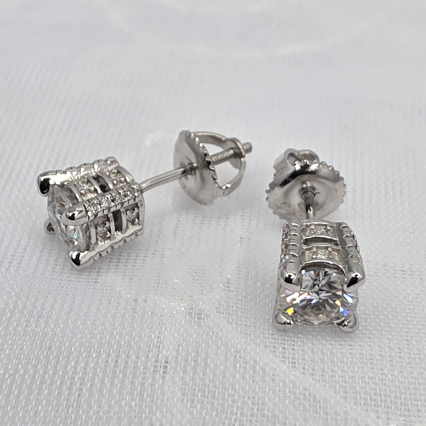 0.5 Ctw High Crown Moissanite