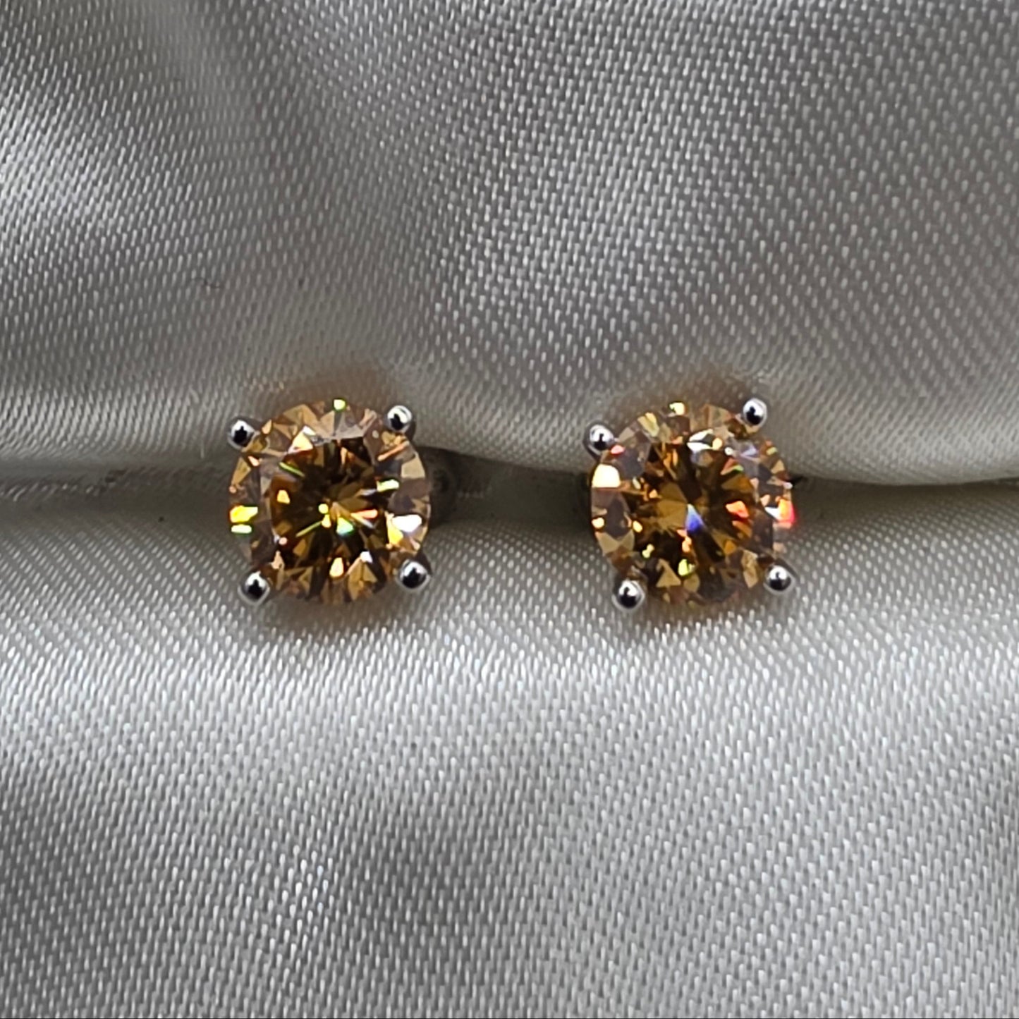 2 Ctw Yellow Moissanite SB