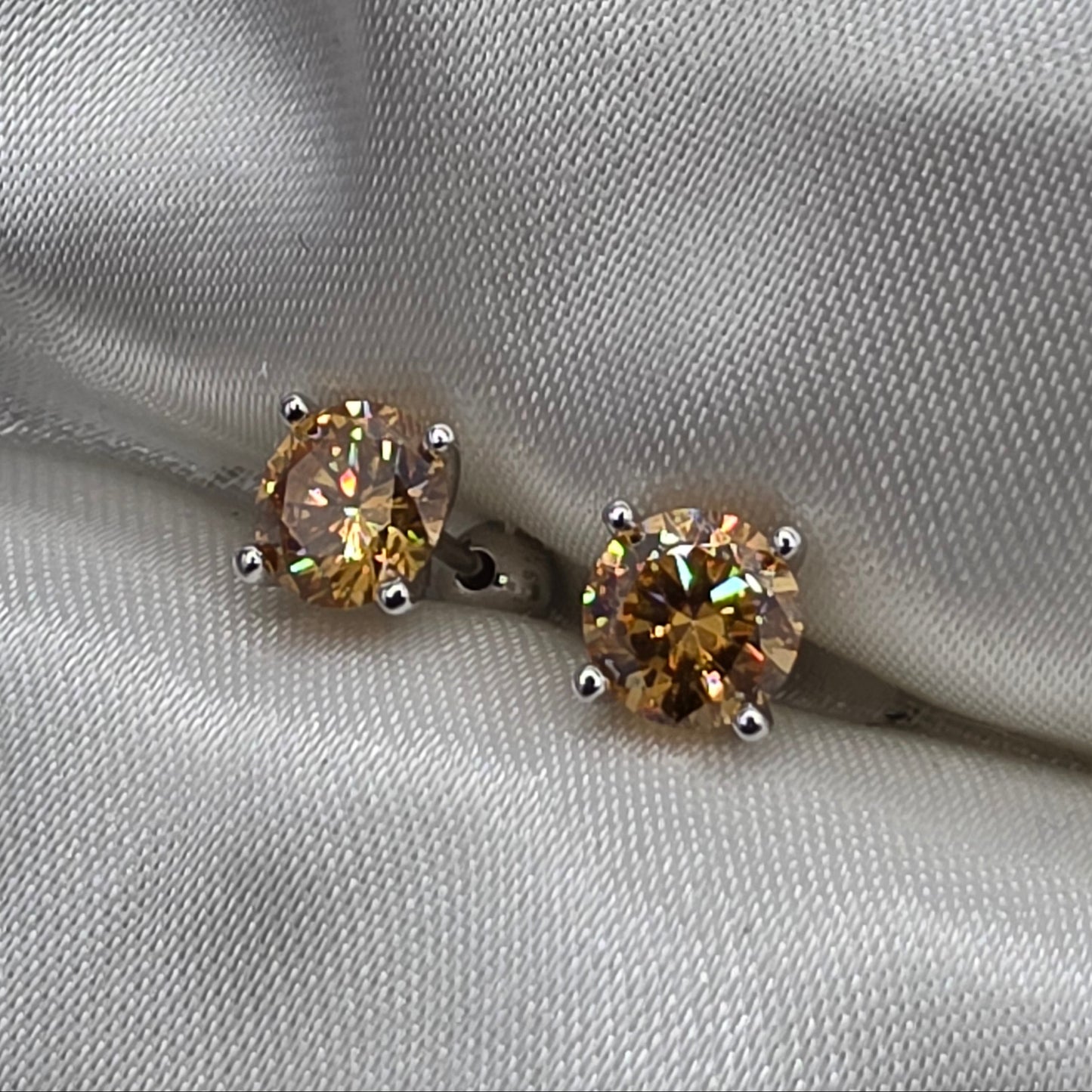 2 Ctw Yellow Moissanite SB
