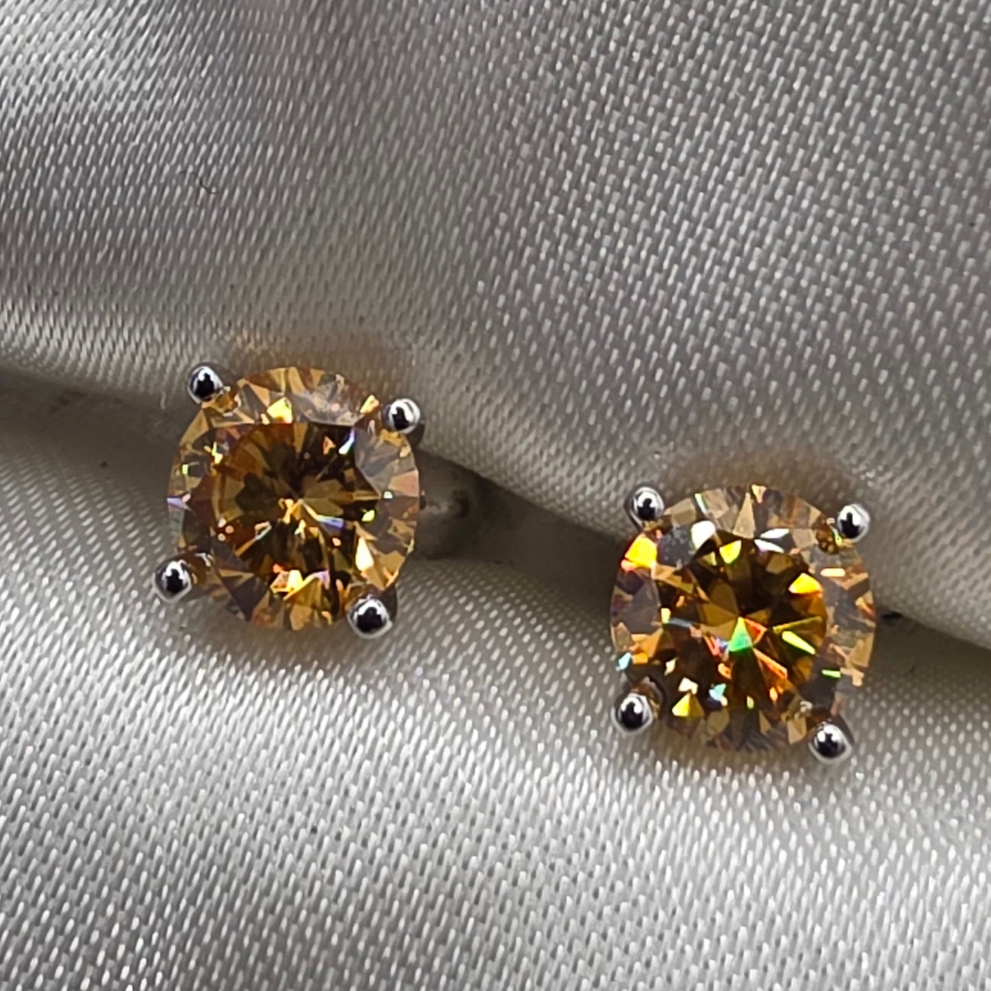 2 Ctw Yellow Moissanite SB