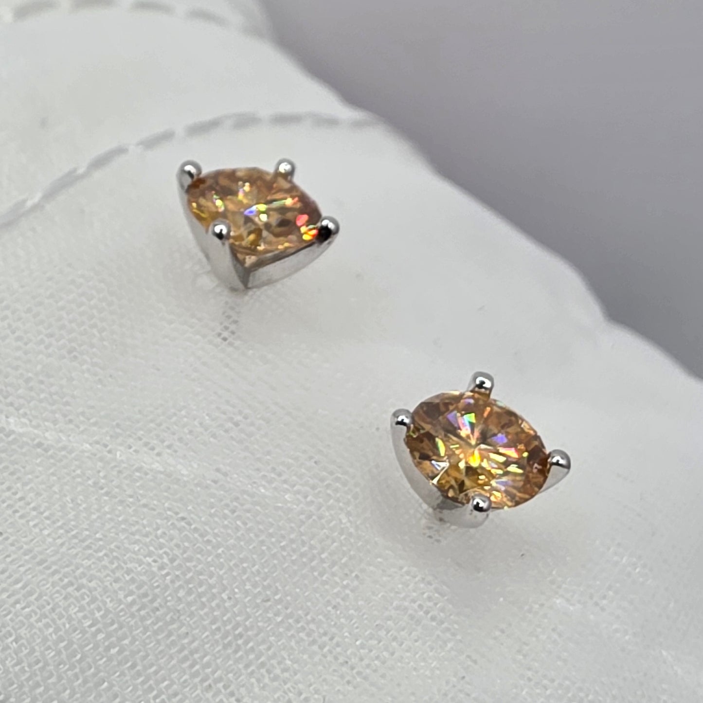 2 Ctw Yellow Moissanite SB