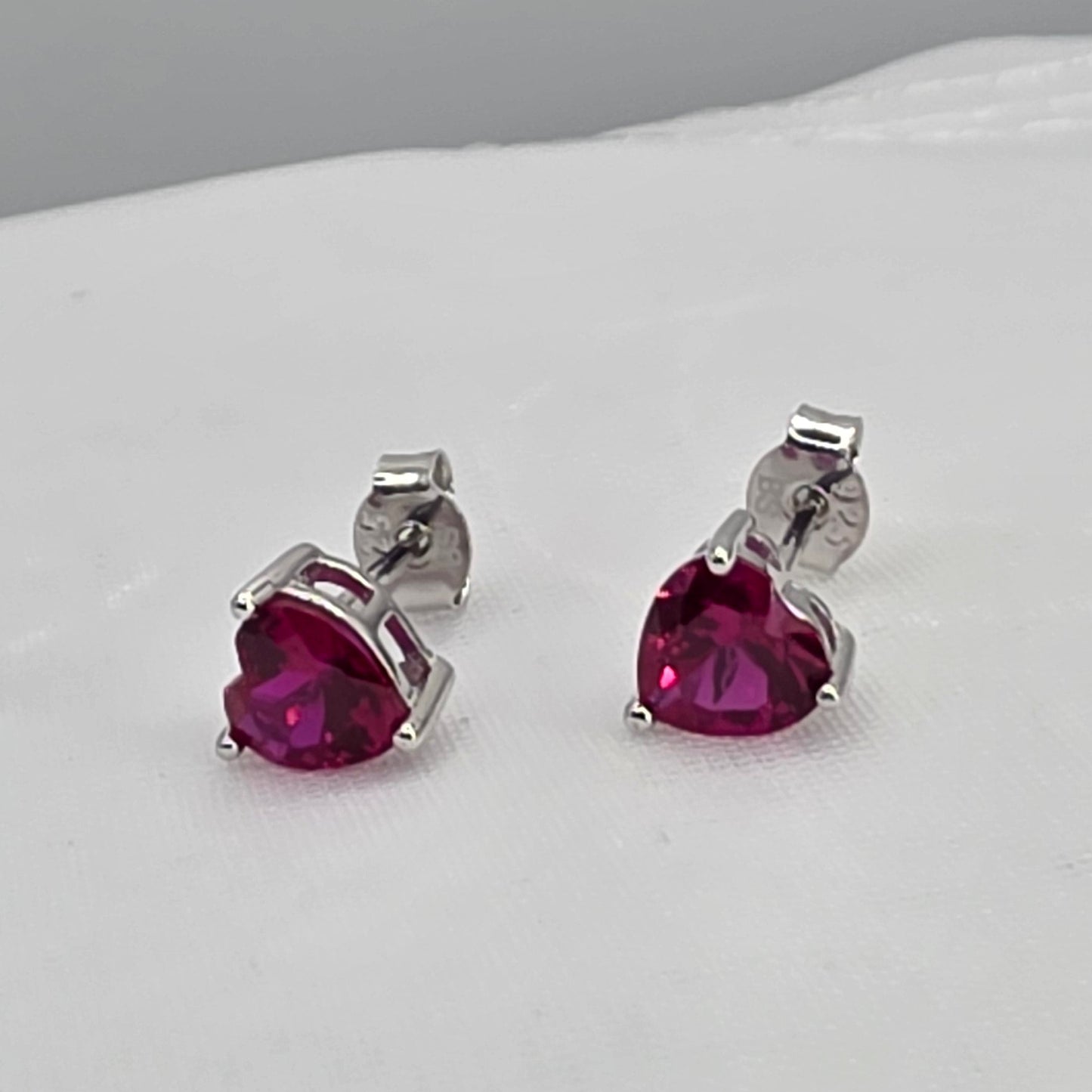 1.56 ctw Red Corundum hearts PB