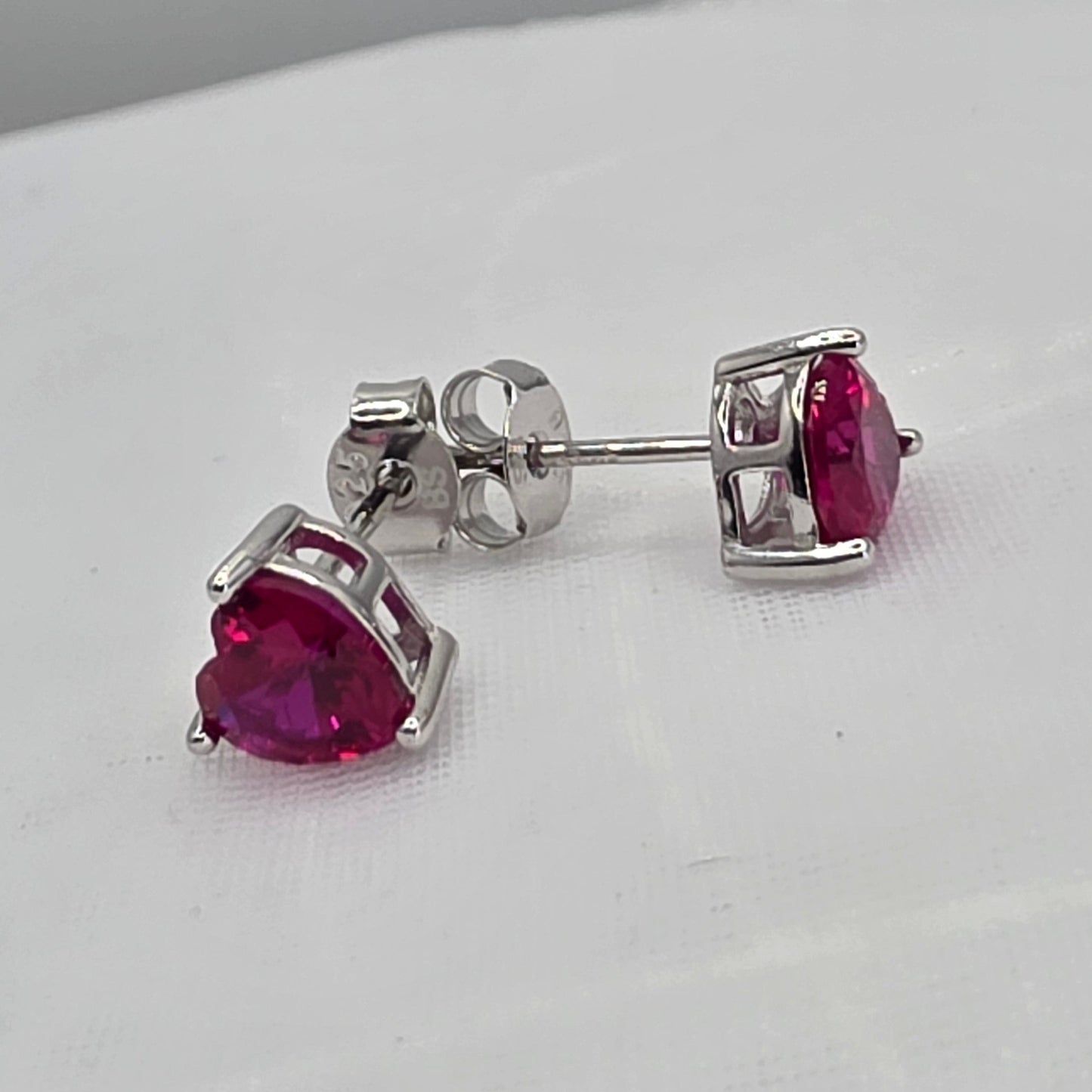 1.56 ctw Red Corundum hearts PB