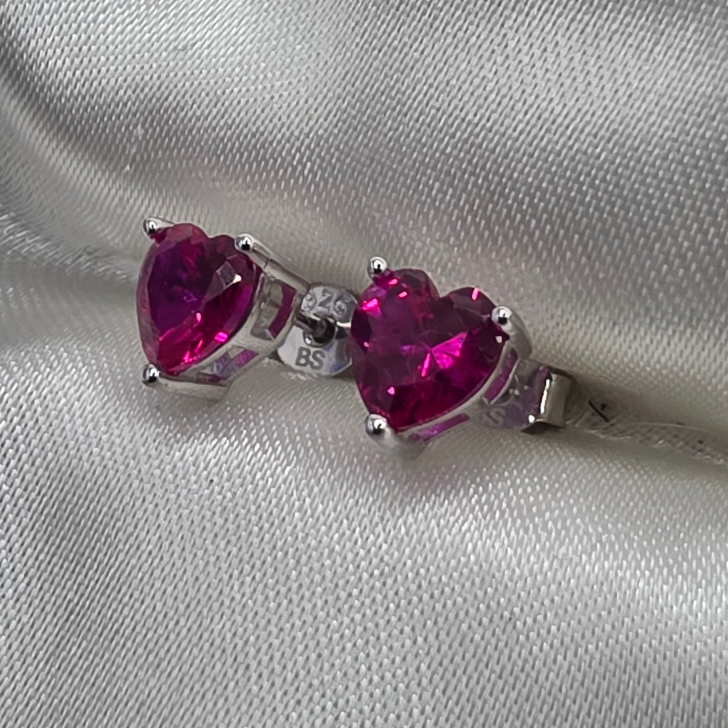1.56 ctw Red Corundum hearts PB