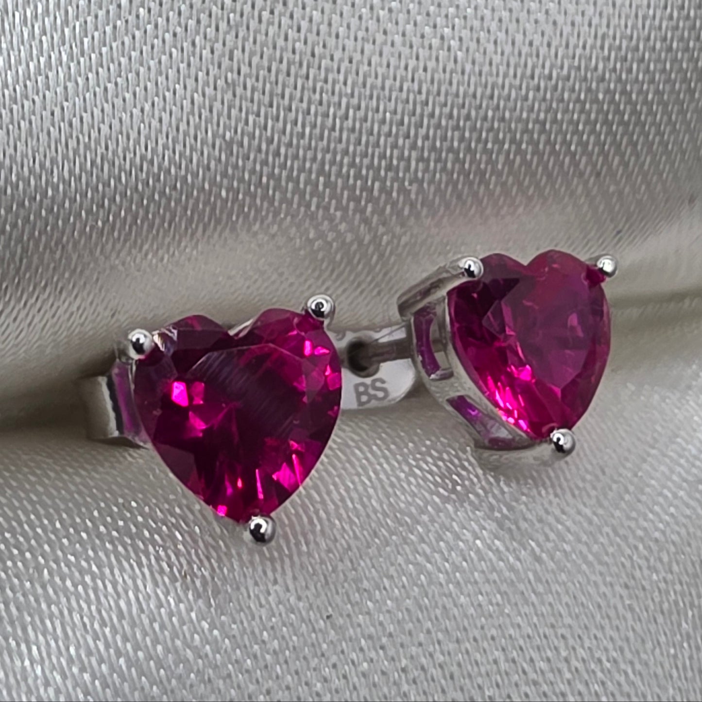 1.56 ctw Red Corundum hearts PB