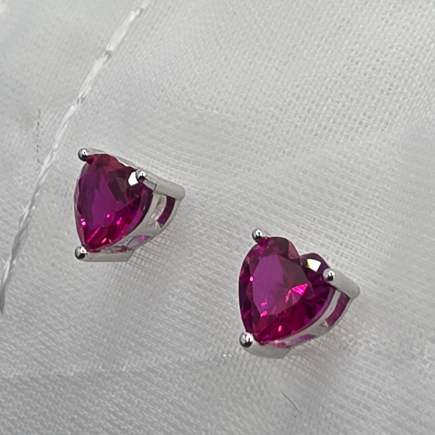 1.56 ctw Red Corundum hearts PB