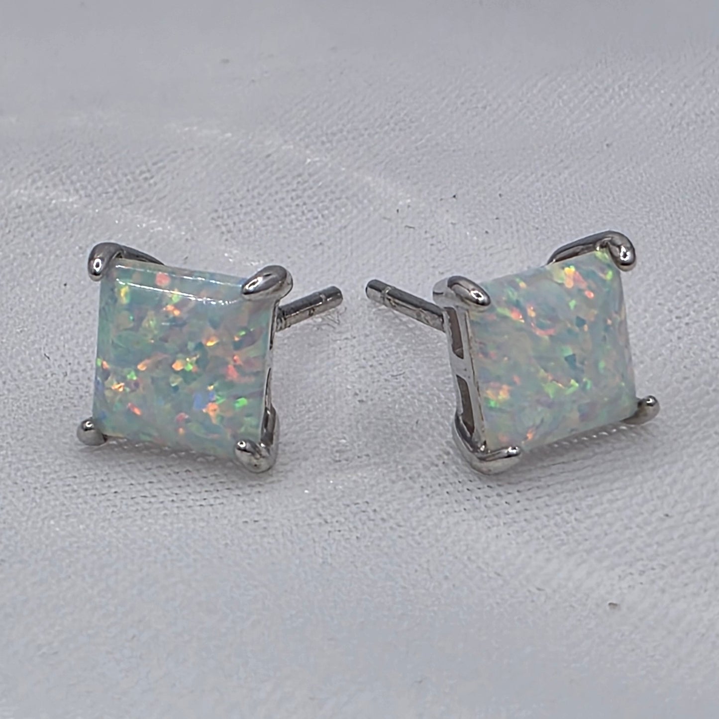 1.6 Ctw White Opal PB