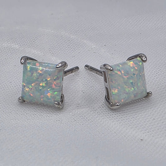 1.6 Ctw White Opal PB
