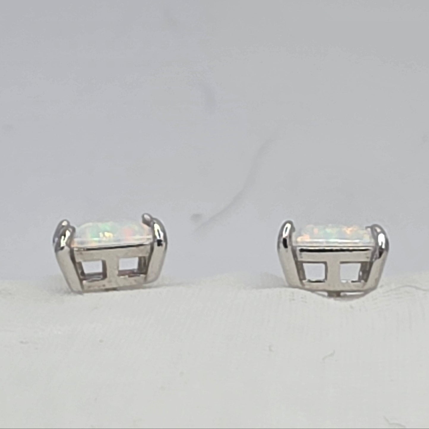 1.6 Ctw White Opal PB