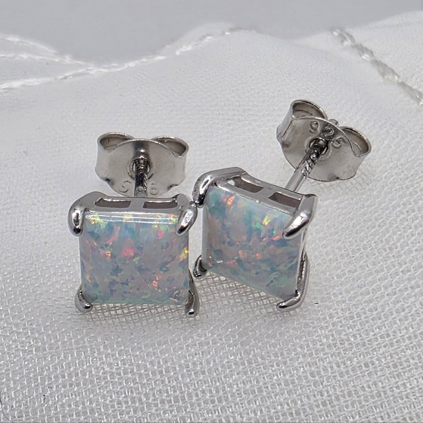 1.6 Ctw White Opal PB